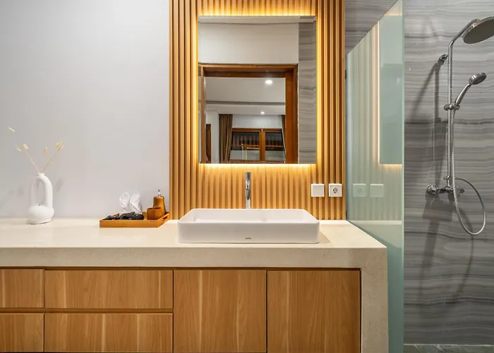 Sofia - Quiet Pool Escape With Spacious Sundeck In Prime Location Villa