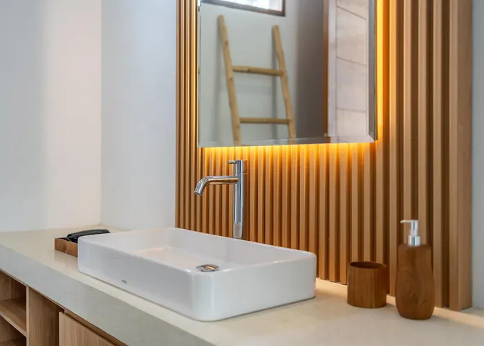 Villa Sofia - Quiet Pool Escape With Spacious Sundeck In Prime Location Canggu (Bali)