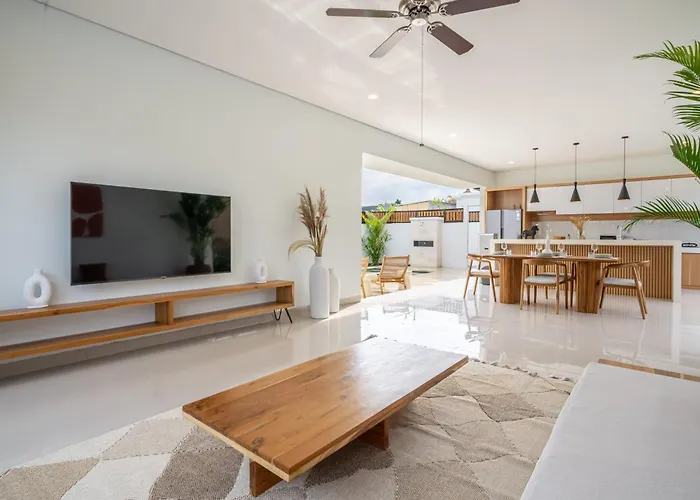 Sofia - Quiet Pool Escape With Spacious Sundeck In Prime Location * Canggu (Bali)