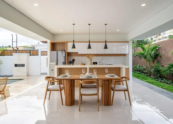 Sofia - Quiet Pool Escape With Spacious Sundeck In Prime Location