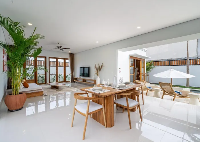 Sofia - Quiet Pool Escape With Spacious Sundeck In Prime Location *