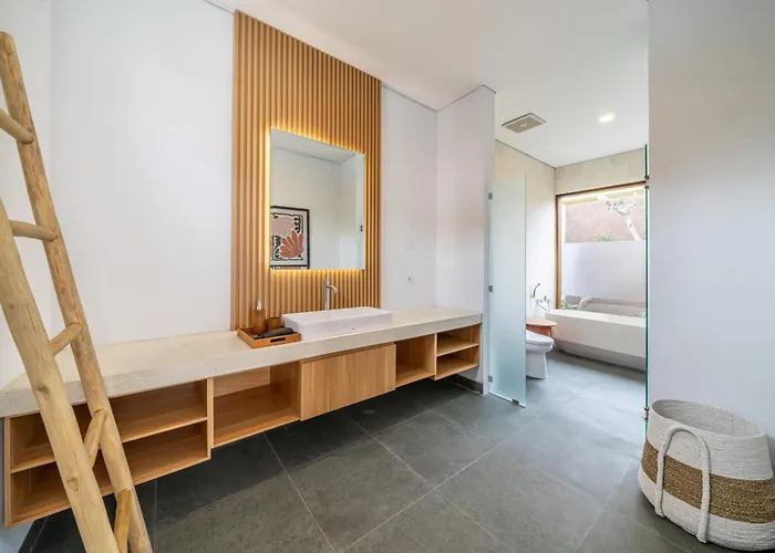 ヴィラ Sofia - Quiet Pool Escape With Spacious Sundeck In Prime Location