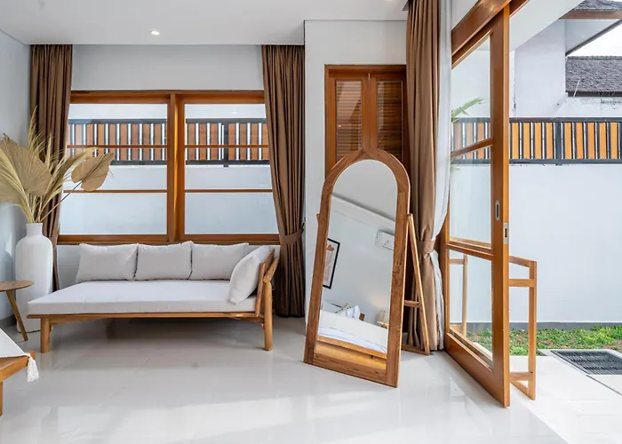 Sofia - Quiet Pool Escape With Spacious Sundeck In Prime Location *