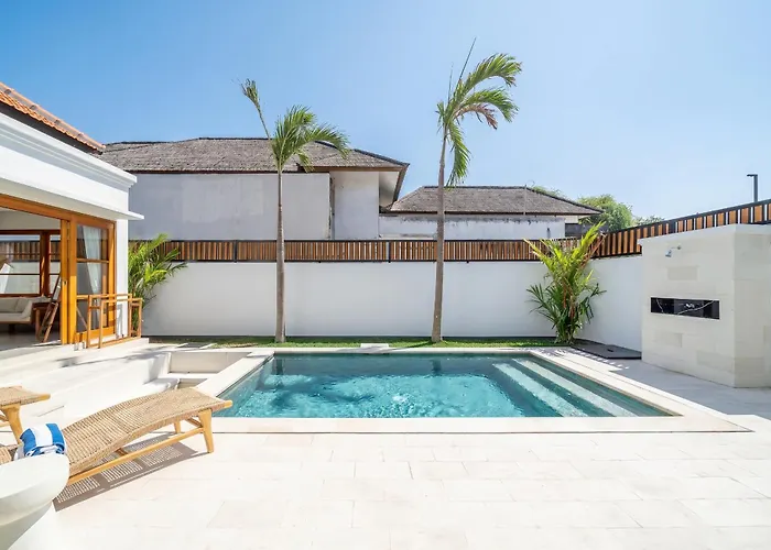 Villa Sofia - Quiet Pool Escape With Spacious Sundeck In Prime Location